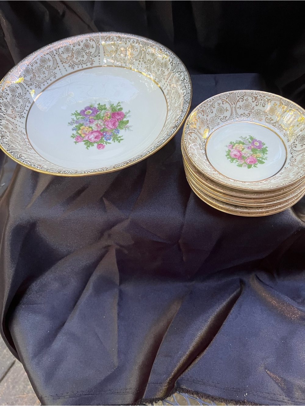 Vintage Atlas China 7 pc set large bowl with 6 smaller bowls.